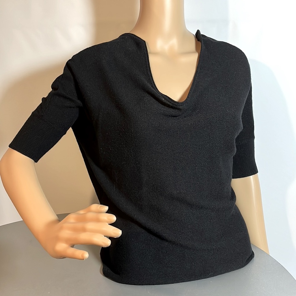 Express extra small, short sleeve sweater, low front scoopneck classy XS